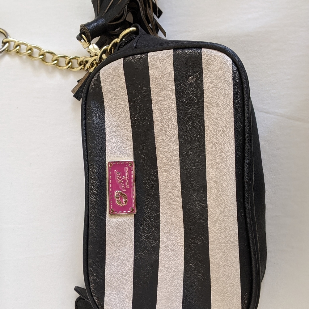 A super practicaly AND stylish purse